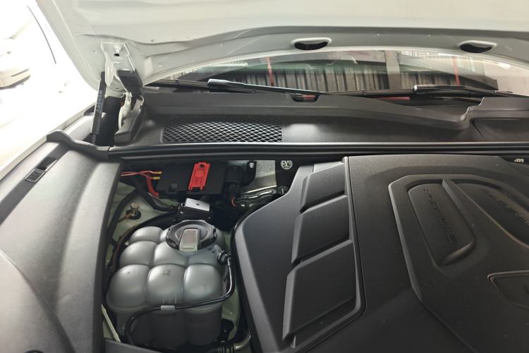 Used Porsche Cayenne 2024 Cayenne 3.0T Engine Bay Right