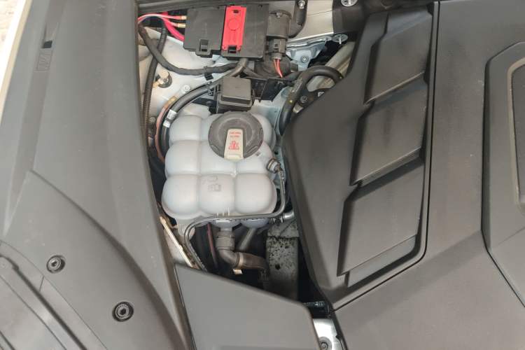 Used Porsche Cayenne 2024 Cayenne Coupé 3.0T Engine Bay Right