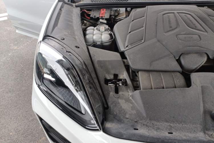 Used Porsche Cayenne 2024 Cayenne 3.0T Engine Bay Right