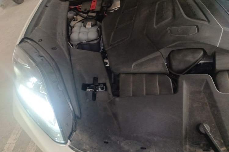 Used Porsche Cayenne 2024 Cayenne 3.0T Engine Bay Right