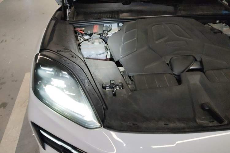 Used Porsche Cayenne 2024 Cayenne 3.0T Engine Bay Right