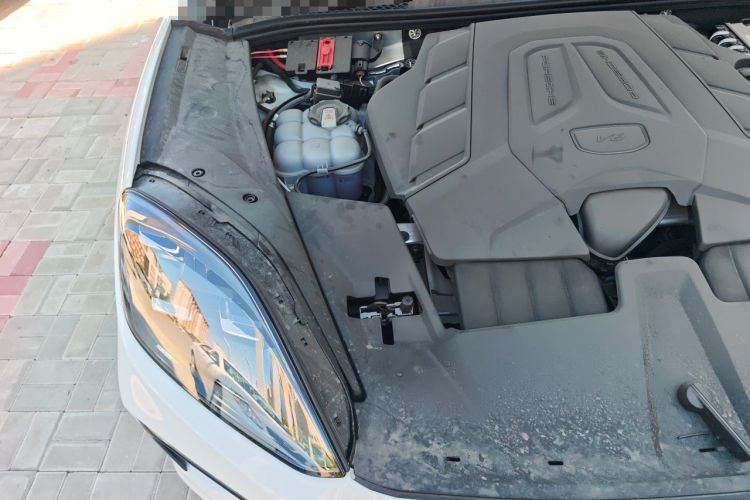 Used Porsche Cayenne 2024 Cayenne 3.0T Engine Bay Right