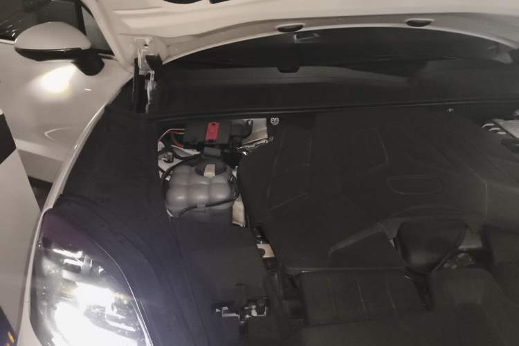 Used Porsche Cayenne 2024 Cayenne 3.0T Engine Bay Right
