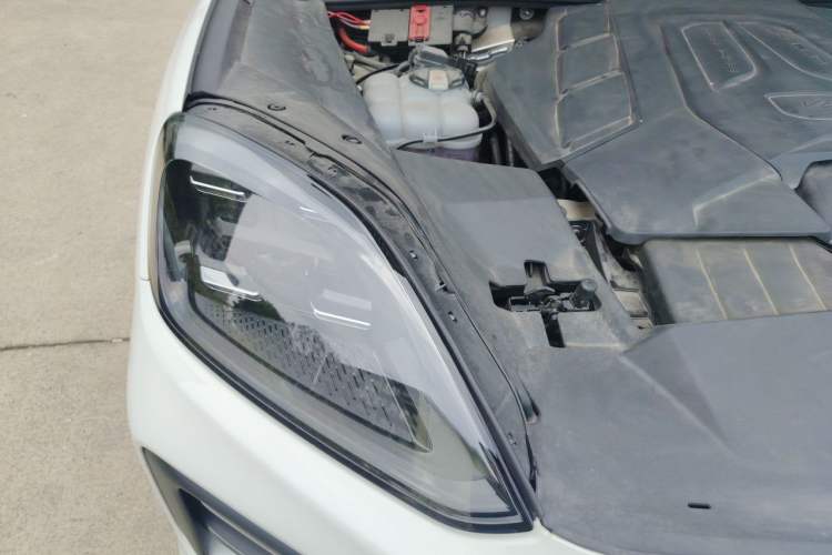 Used Porsche Cayenne 2024 Cayenne 3.0T Engine Bay Right