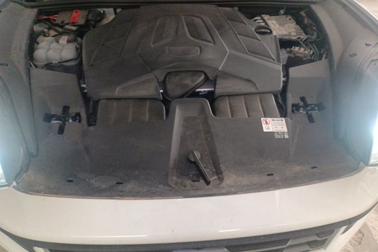 Used Porsche Cayenne 2024 Cayenne 3.0T Engine Bay