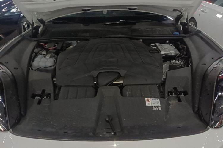 Used Porsche Cayenne 2024 Cayenne 3.0T Engine Bay