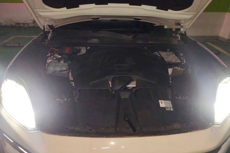 Used Porsche Cayenne 2024 Cayenne 3.0T Engine Bay