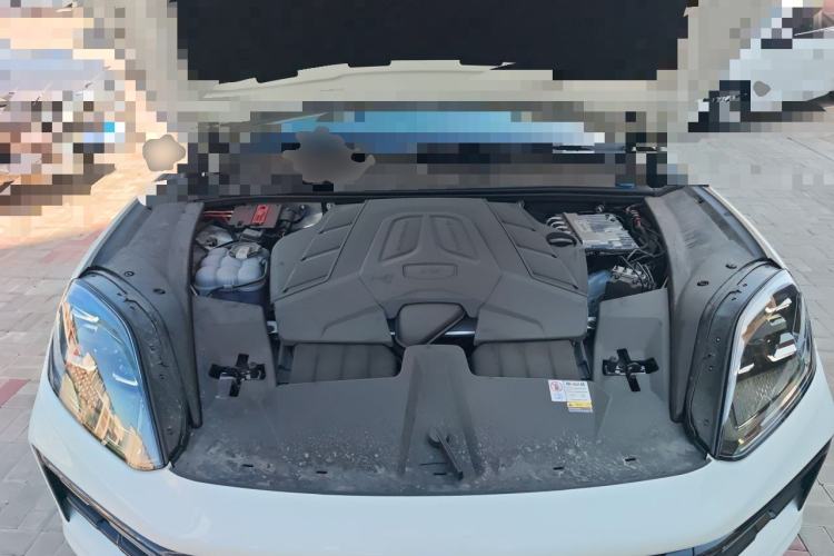 Used Porsche Cayenne 2024 Cayenne 3.0T Engine Bay