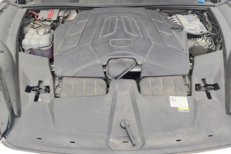 Used Porsche Cayenne 2024 Cayenne 3.0T Engine Bay