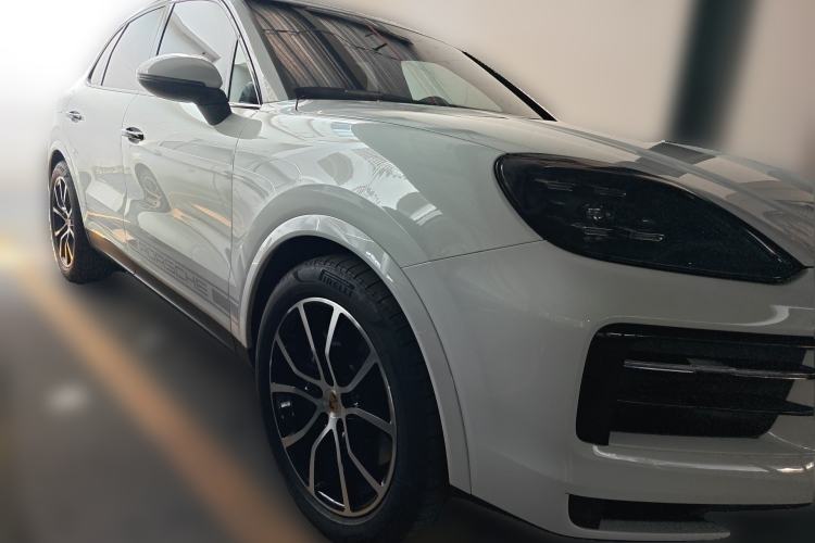 Used Porsche Cayenne 2024 Cayenne 3.0T Front Right 45 Deg