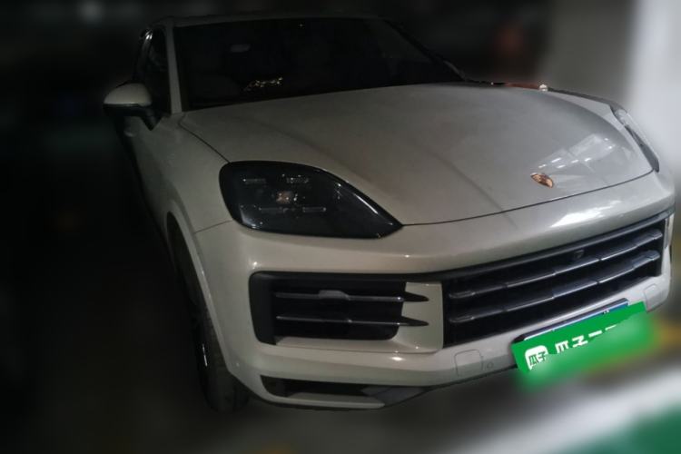 Used Porsche Cayenne 2024 Cayenne 3.0T Front Right 45 Deg