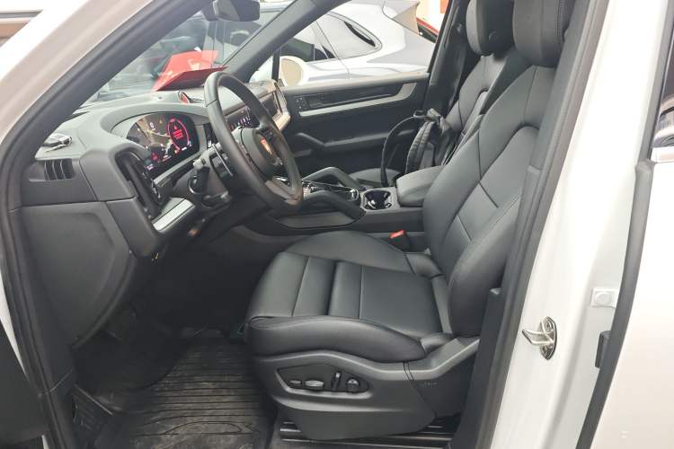 Used Porsche Cayenne 2024 Cayenne 3.0T Left Front Seat