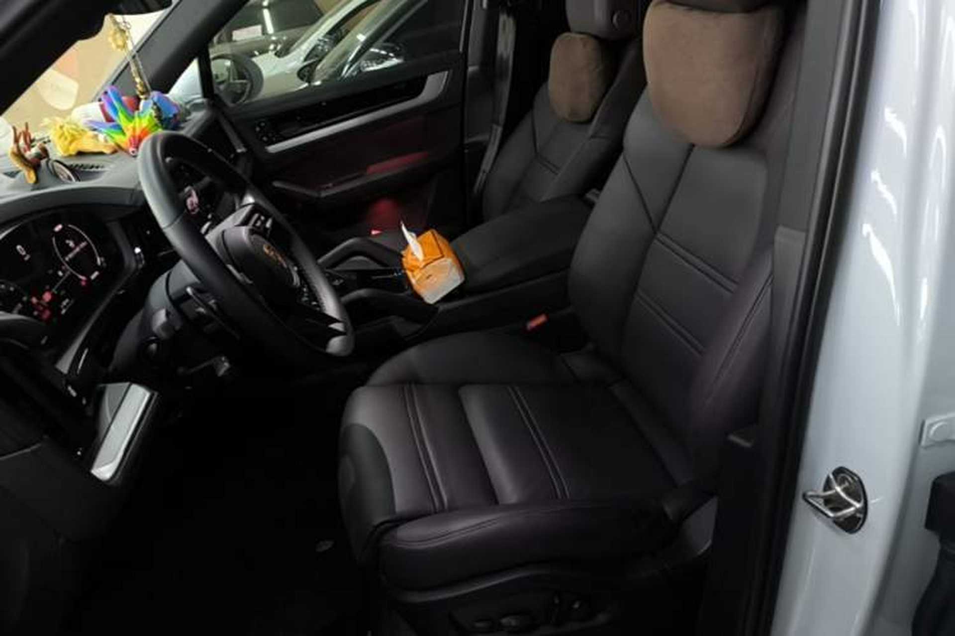 Used Porsche Cayenne 2024 Cayenne 3.0T Left Front Seat