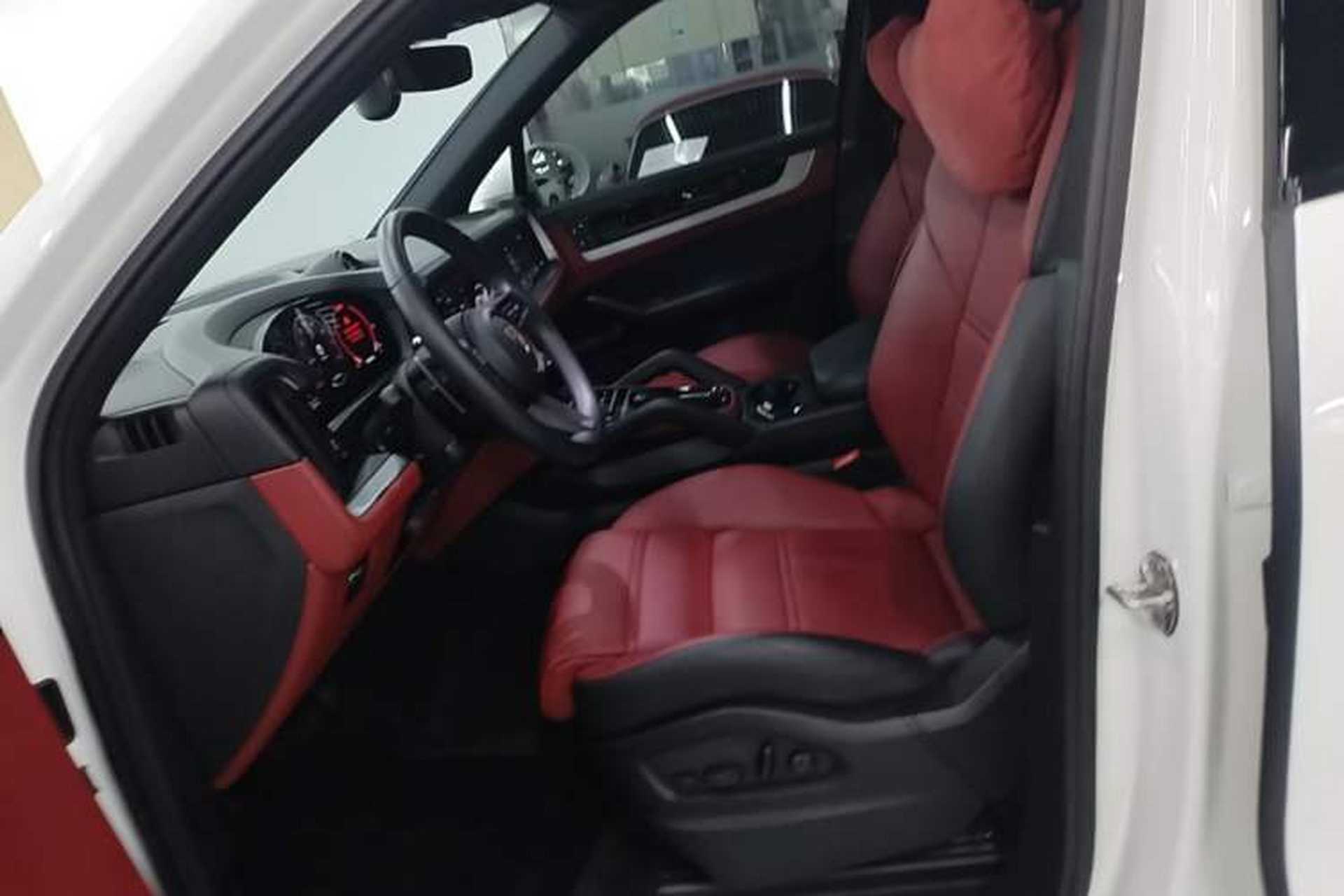 Used Porsche Cayenne 2024 Cayenne 3.0T Left Front Seat