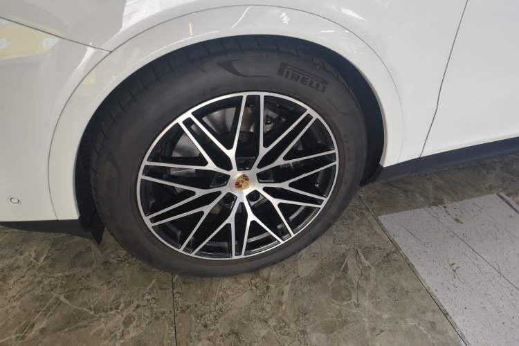 Used Porsche Cayenne 2024 Cayenne 3.0T Left Front Wheel Hub