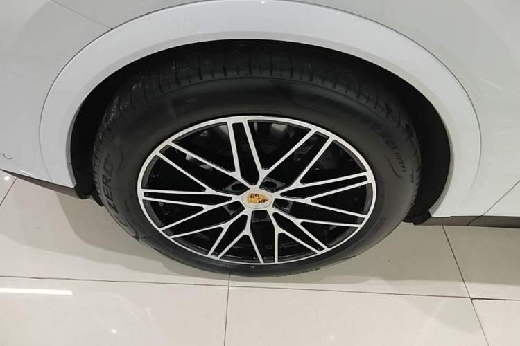 Used Porsche Cayenne 2024 Cayenne 3.0T Left Front Wheel Hub