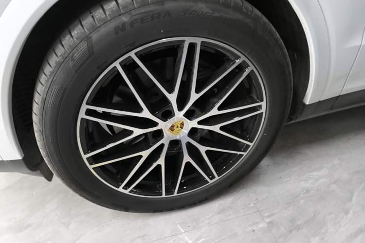 Used Porsche Cayenne 2024 Cayenne 3.0T Left Front Wheel Hub