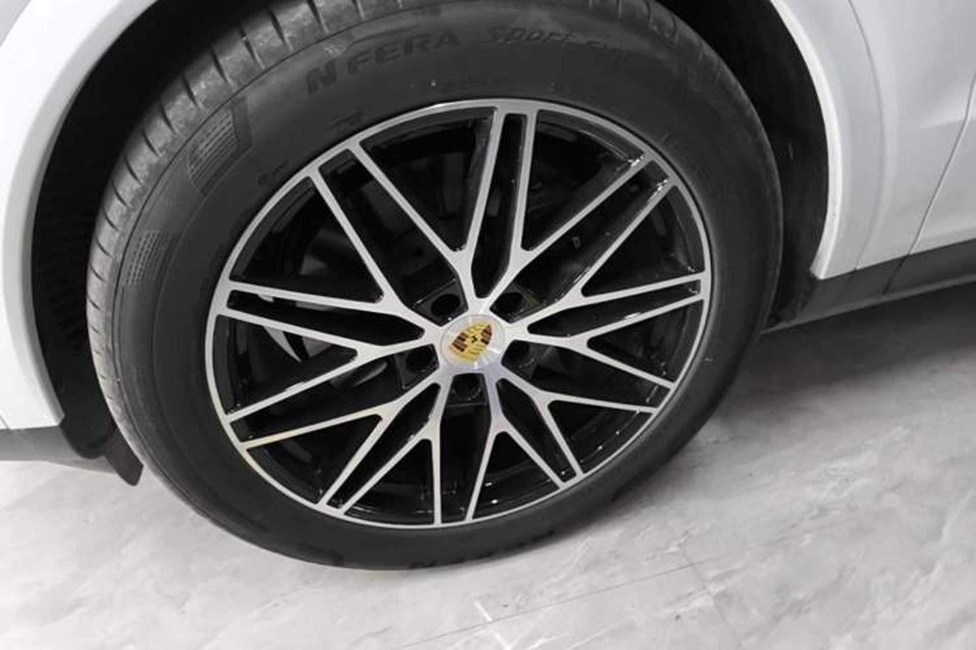 Used Porsche Cayenne 2024 Cayenne 3.0T Left Front Wheel Hub