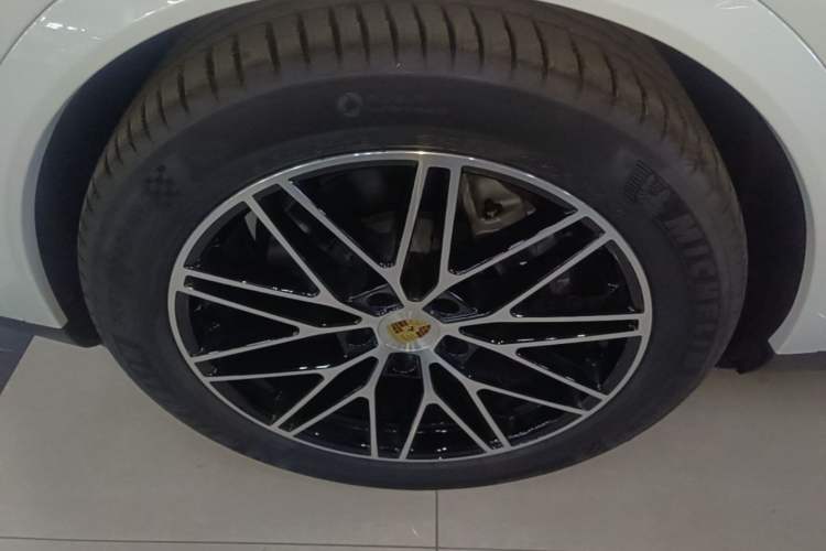 Used Porsche Cayenne 2024 Cayenne 3.0T Left Front Wheel Hub