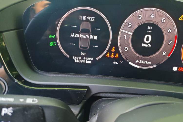 Used Porsche Cayenne 2024 Cayenne 3.0T Odometer Close Up