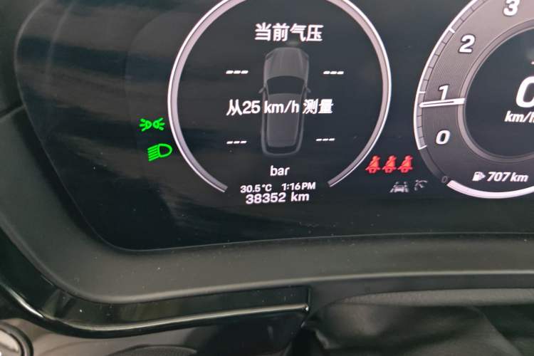 Used Porsche Cayenne 2024 Cayenne 3.0T Odometer Close Up