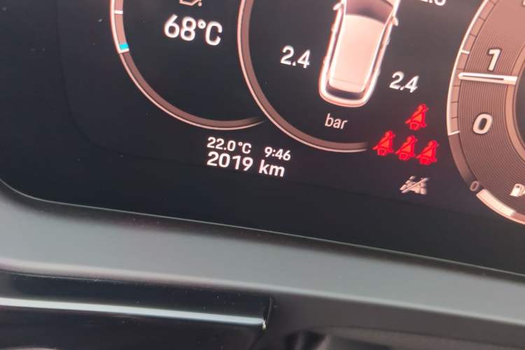 Used Porsche Cayenne 2024 Cayenne 3.0T Odometer Close Up