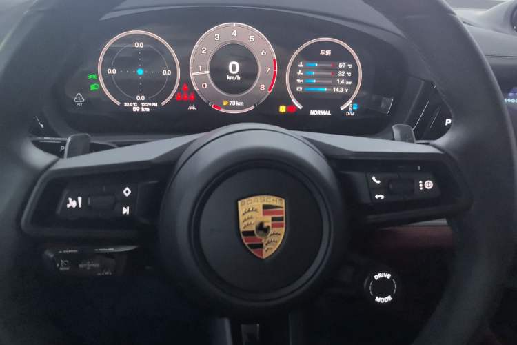 Used Porsche Cayenne 2024 Cayenne 3.0T Odometer Close Up