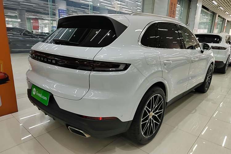 Used Porsche Cayenne 2024 Cayenne 3.0T Rear Right 45 Deg