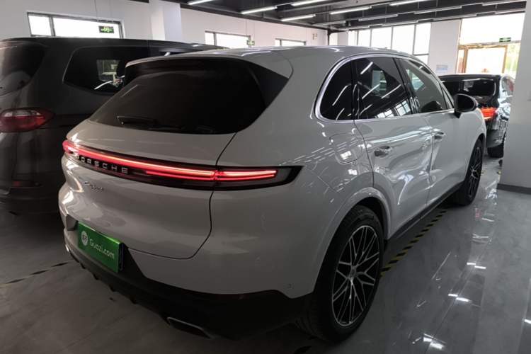 Used Porsche Cayenne 2024 Cayenne 3.0T Rear Right 45 Deg