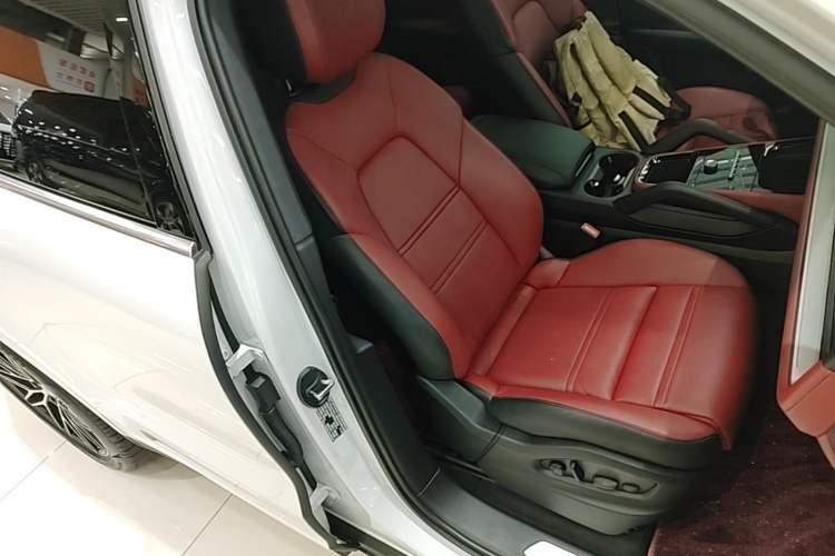 Used Porsche Cayenne 2024 Cayenne 3.0T Right Front Seat