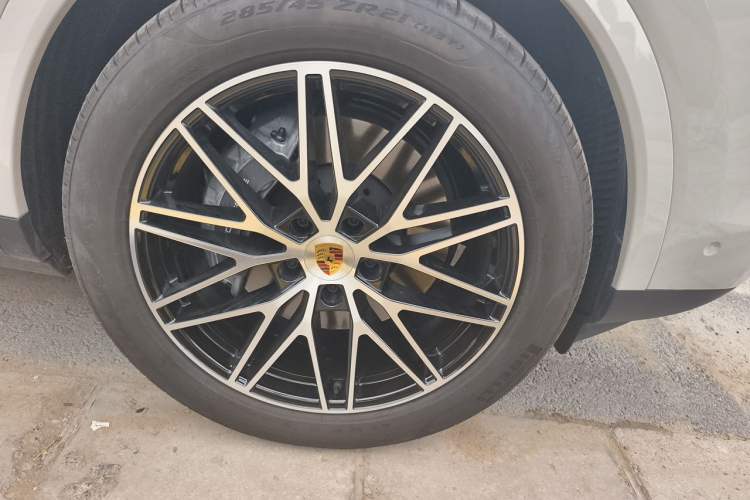 Used Porsche Cayenne 2024 Cayenne 3.0T Right Front Wheel Hub