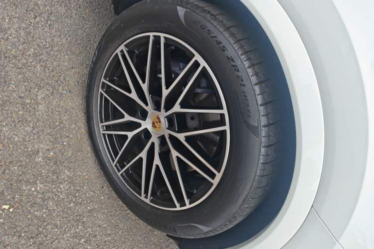 Used Porsche Cayenne 2024 Cayenne 3.0T Right Front Wheel Hub