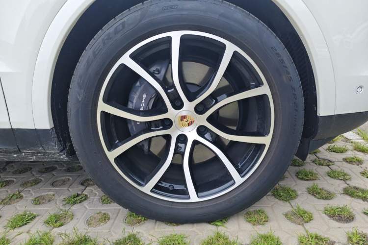 Used Porsche Cayenne 2024 Cayenne 3.0T Right Front Wheel Hub