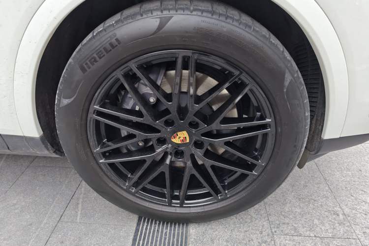 Used Porsche Cayenne 2024 Cayenne 3.0T Right Front Wheel Hub