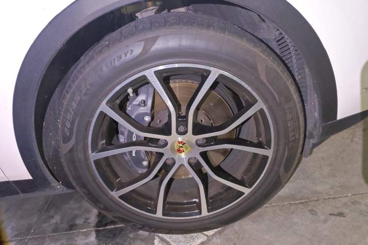 Used Porsche Cayenne 2024 Cayenne 3.0T Right Front Wheel Hub