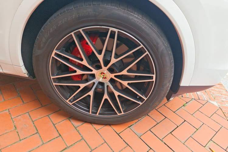 Used Porsche Cayenne 2024 Cayenne 3.0T Right Front Wheel Hub