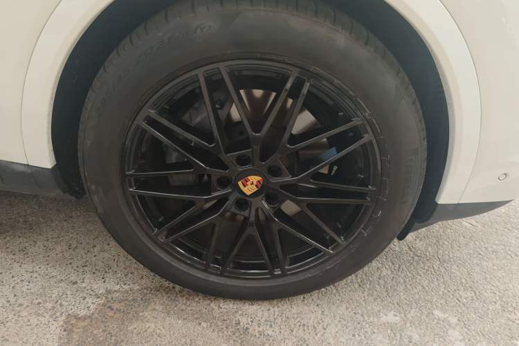 Used Porsche Cayenne 2024 Cayenne Coupé 3.0T Right Front Wheel Hub