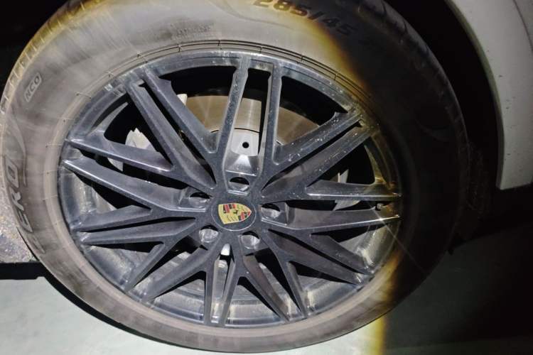 Used Porsche Cayenne 2024 Cayenne 3.0T Right Front Wheel Hub