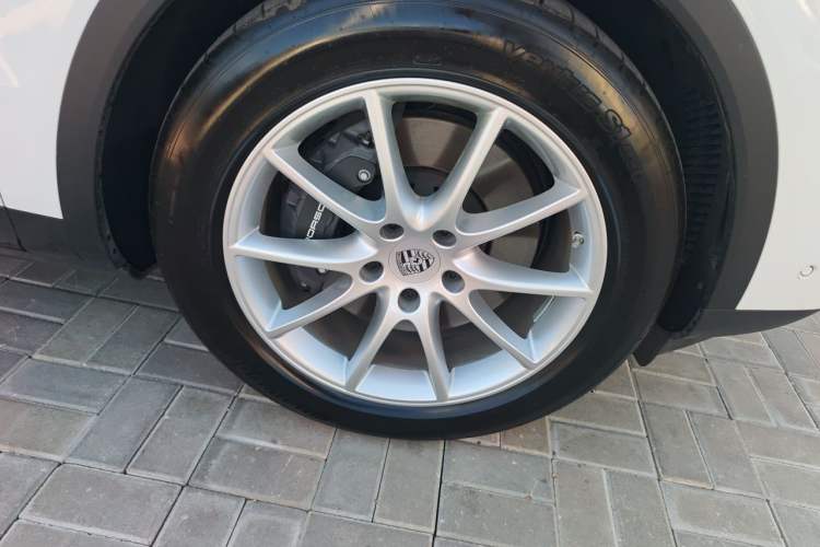 Used Porsche Cayenne 2024 Cayenne 3.0T Right Front Wheel Hub