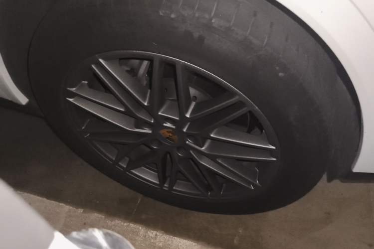 Used Porsche Cayenne 2024 Cayenne 3.0T Right Front Wheel Hub
