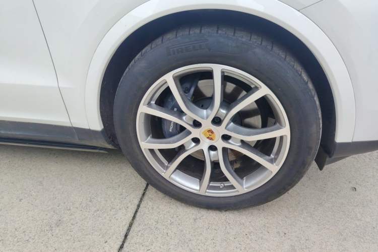 Used Porsche Cayenne 2024 Cayenne 3.0T Right Front Wheel Hub