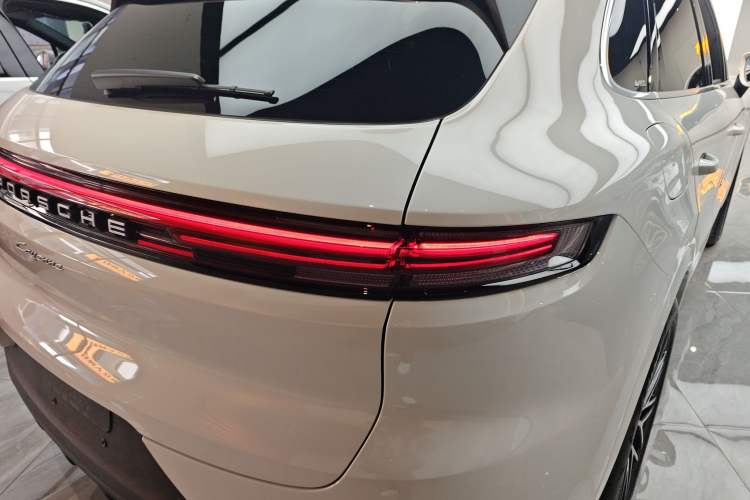 Used Porsche Cayenne 2024 Cayenne 3.0T Right Rear Taillight