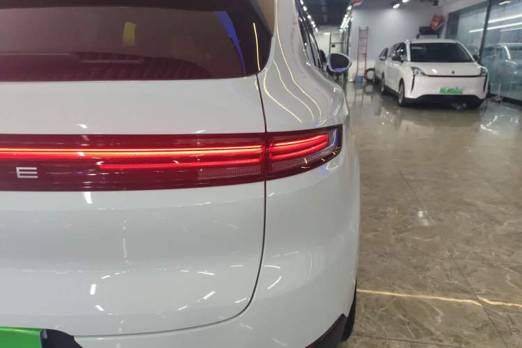 Used Porsche Cayenne 2024 Cayenne 3.0T Right Rear Taillight
