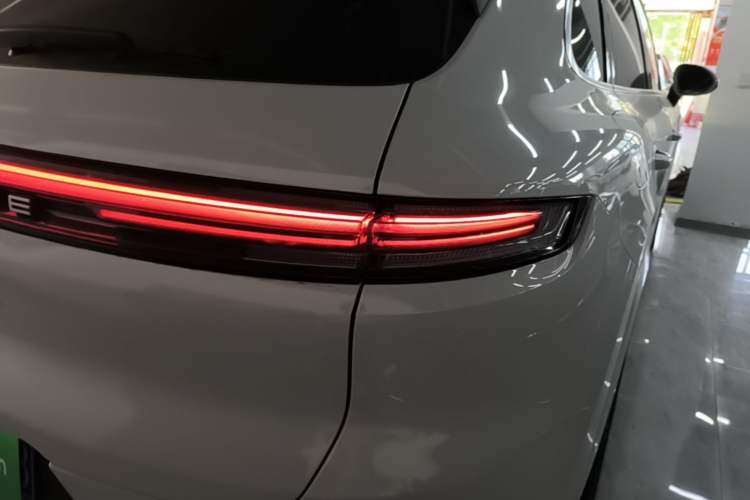 Used Porsche Cayenne 2024 Cayenne 3.0T Right Rear Taillight