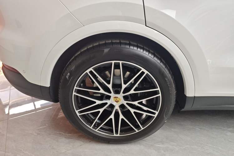 Used Porsche Cayenne 2024 Cayenne 3.0T Right Rear Wheel Hub