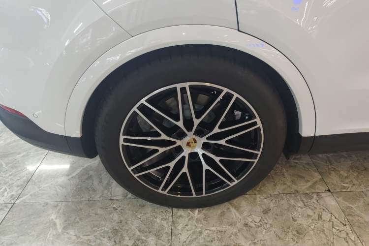 Used Porsche Cayenne 2024 Cayenne 3.0T Right Rear Wheel Hub