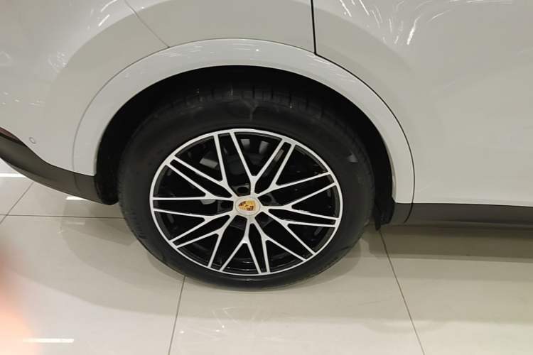 Used Porsche Cayenne 2024 Cayenne 3.0T Right Rear Wheel Hub