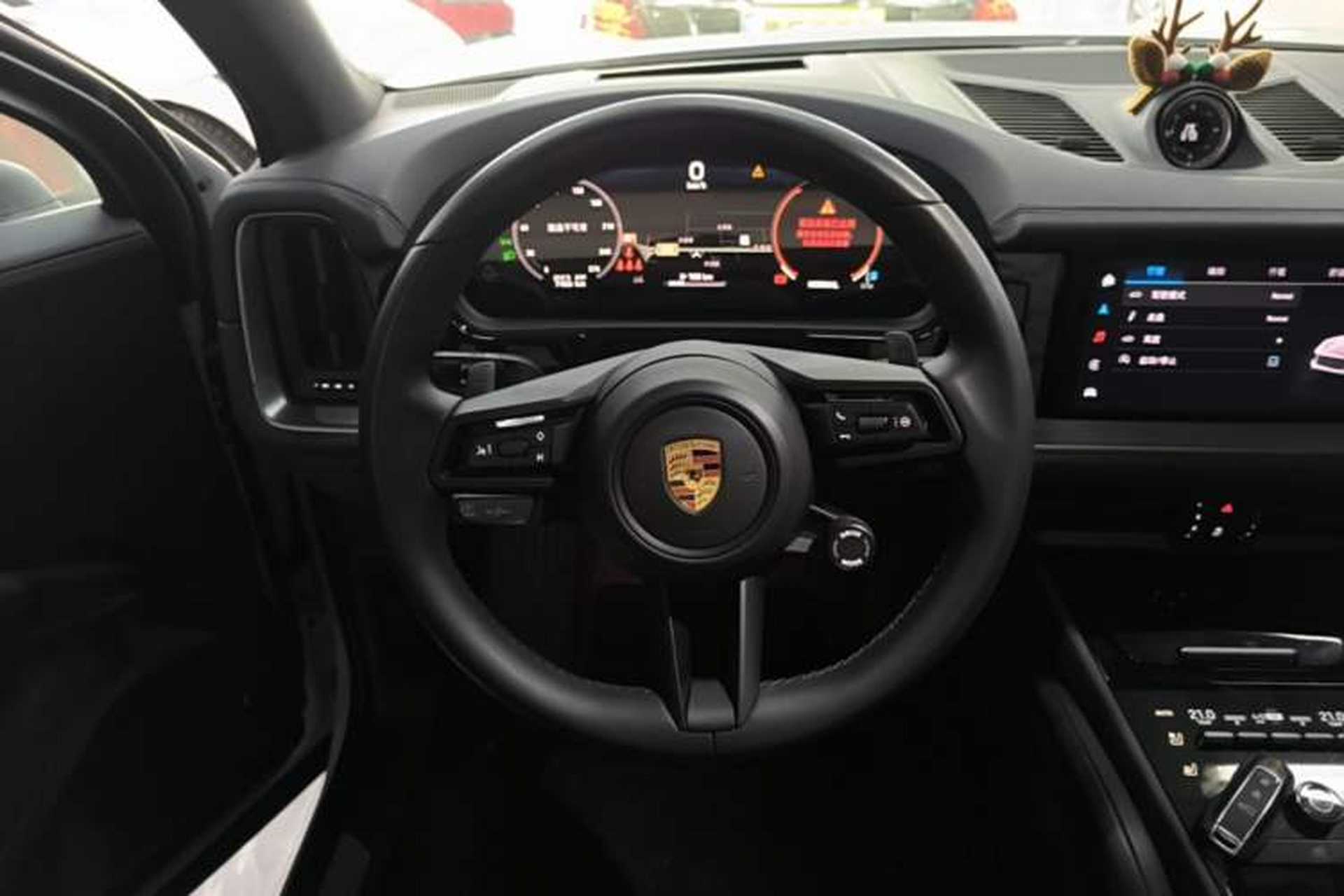 Used Porsche Cayenne 2024 Cayenne 3.0T Steering Wheel