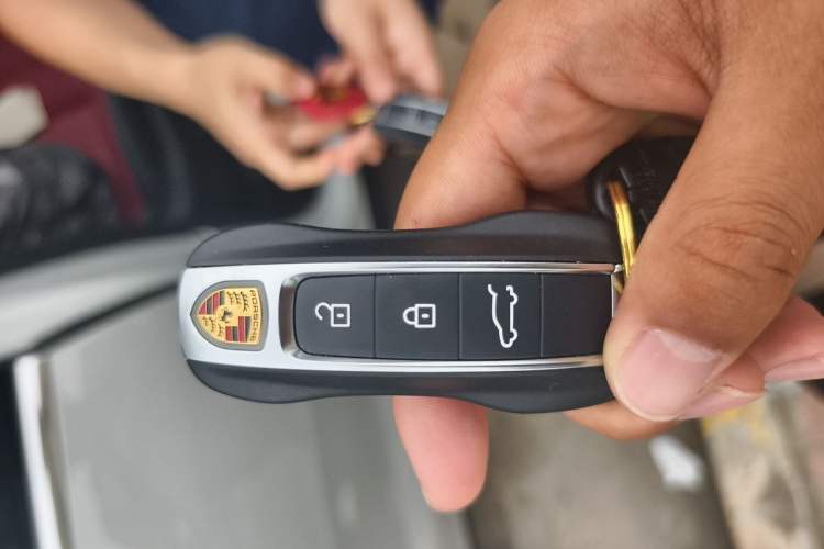 Used Porsche Cayenne 2024 Cayenne 3.0T Vehicle Key