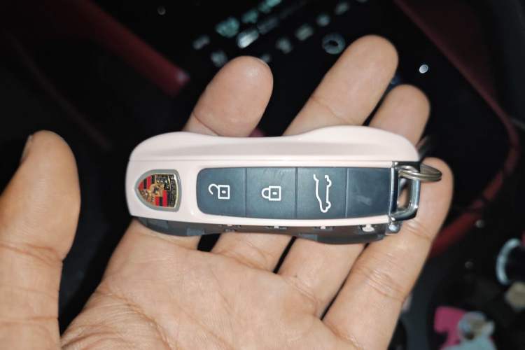 Used Porsche Cayenne 2024 Cayenne 3.0T Vehicle Key